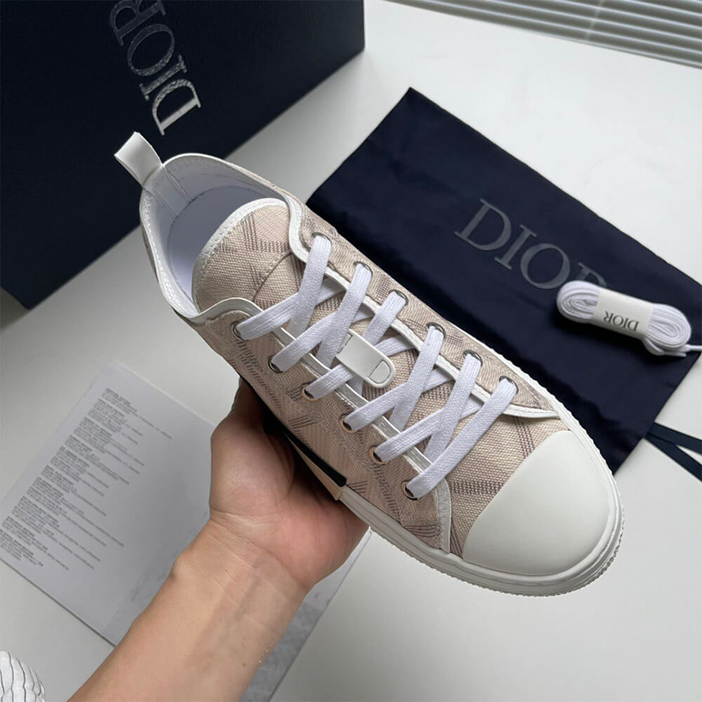 B23 LOW-TOP SNEAKER