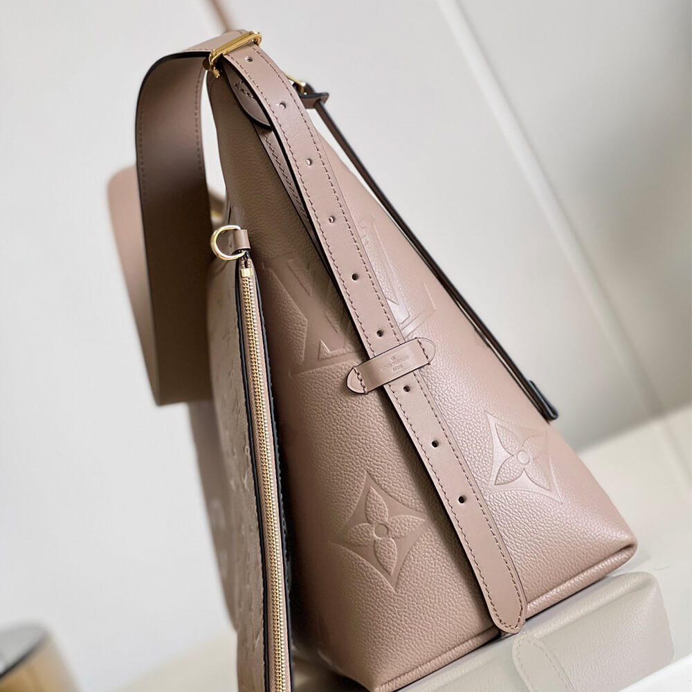 LV CARRYALL MM – EXCLUSIVELY ONLINE
